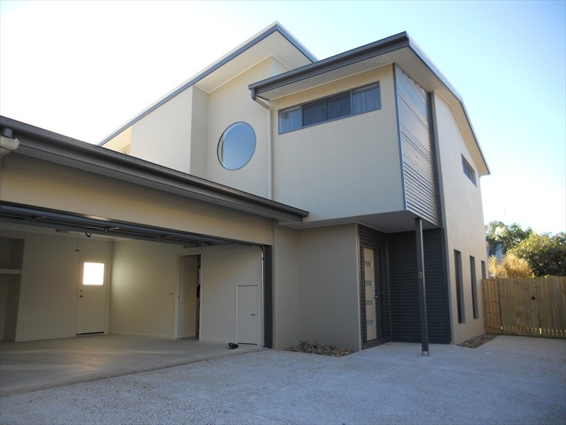 2/240 Broadwater Avenue West, Maroochydore QLD 4558