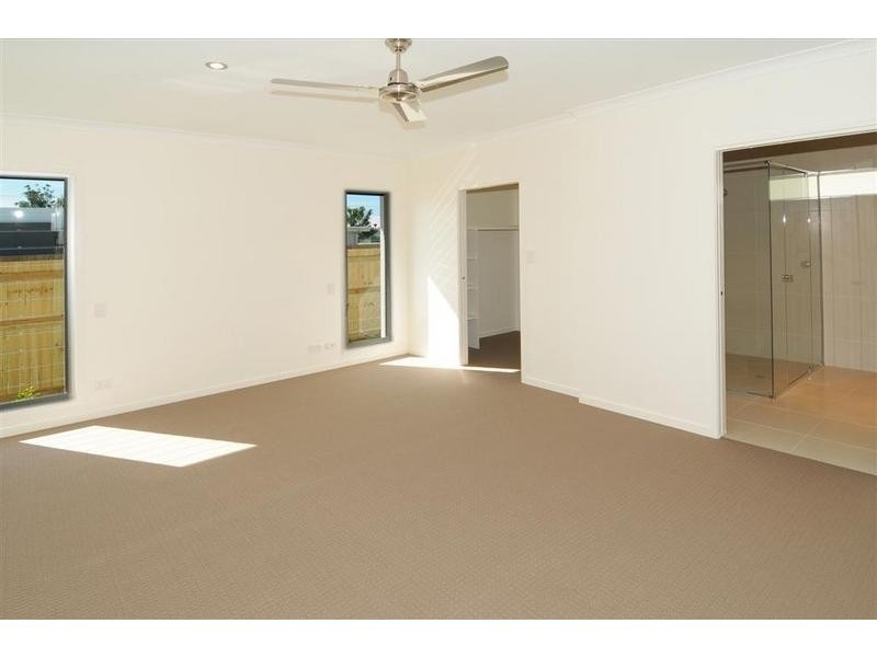 8 Creek View Place, Pelican Waters QLD 4551