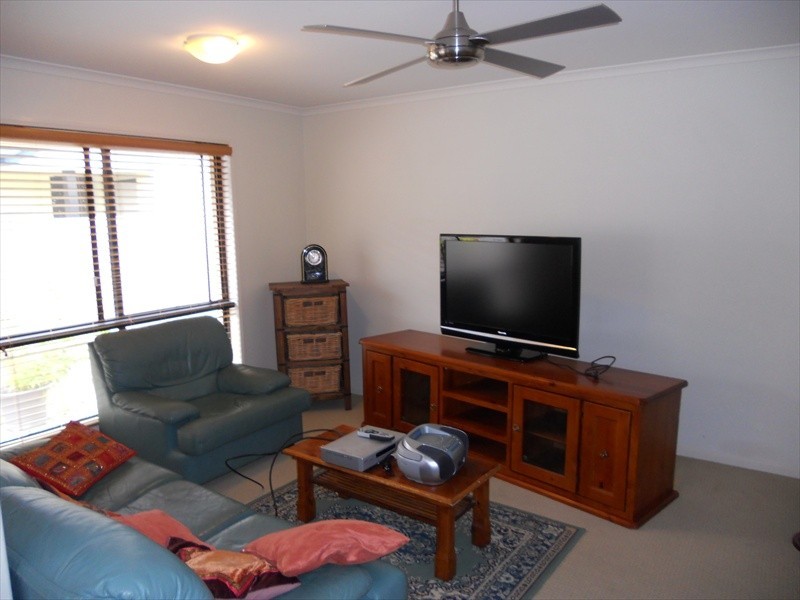 20 Maldives Place, Kawana Island QLD 4575