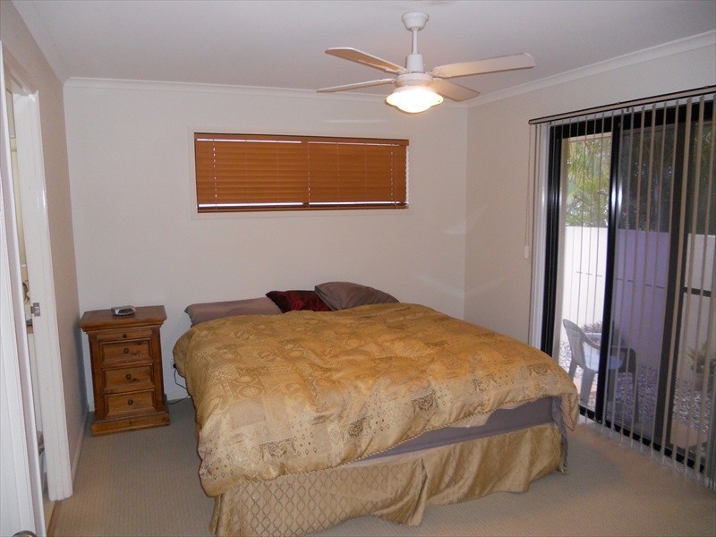 20 Maldives Place, Kawana Island QLD 4575