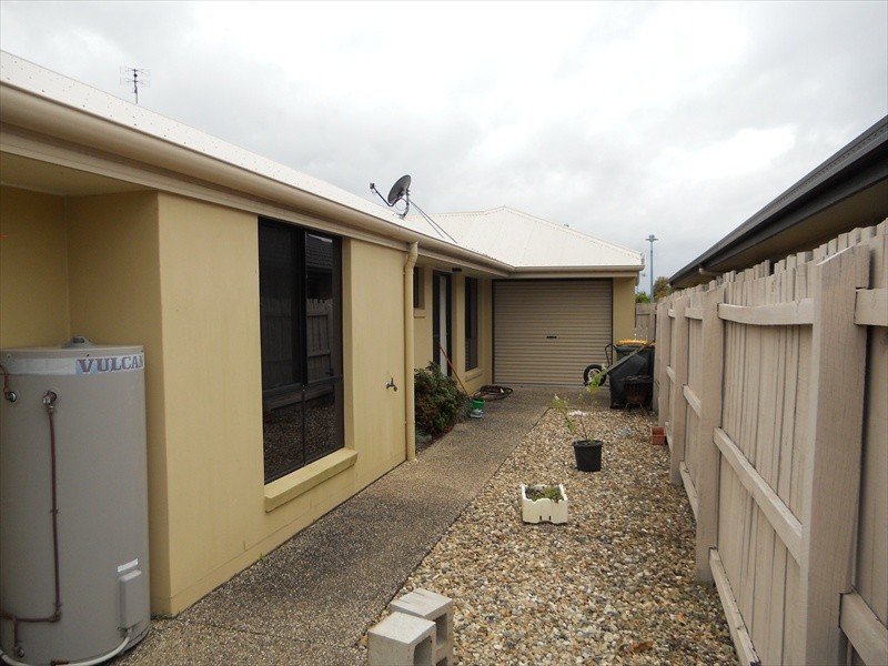 20 Maldives Place, Kawana Island QLD 4575