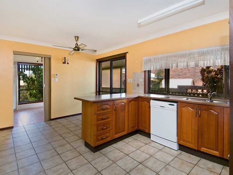 1 Warrina Court, Mooloolaba QLD 4557