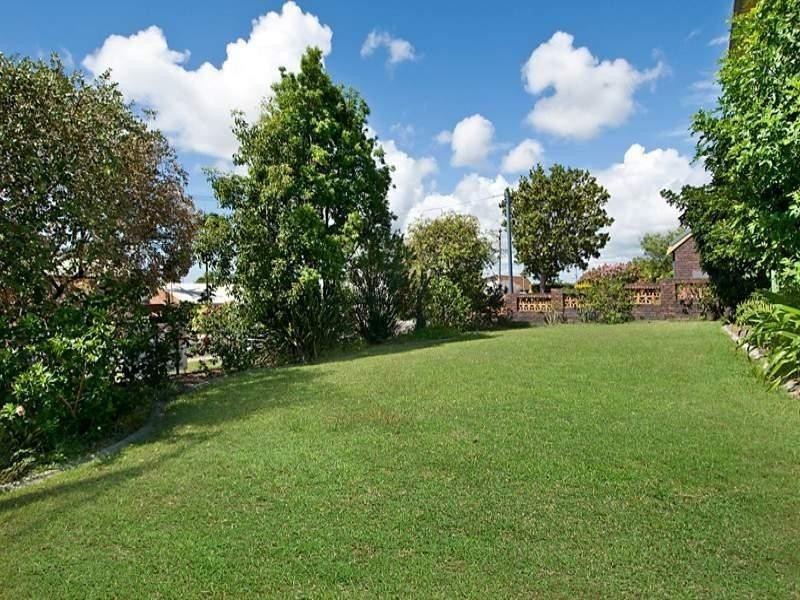 1 Warrina Court, Mooloolaba QLD 4557
