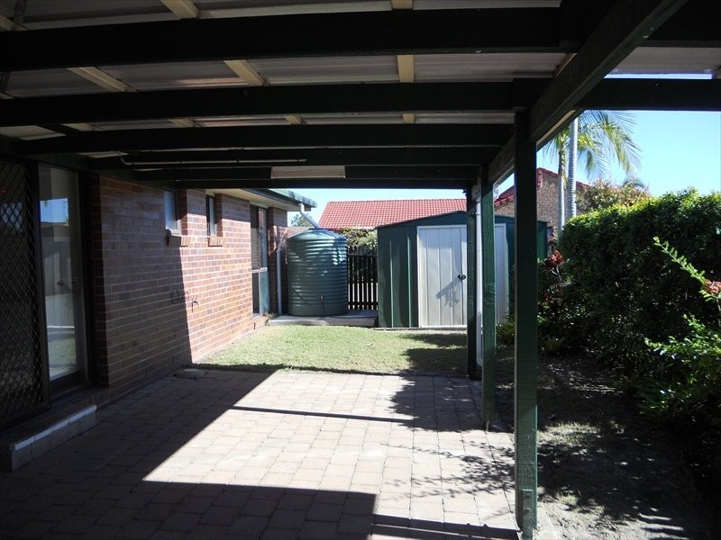 8 Longwood Street, Minyama QLD 4575