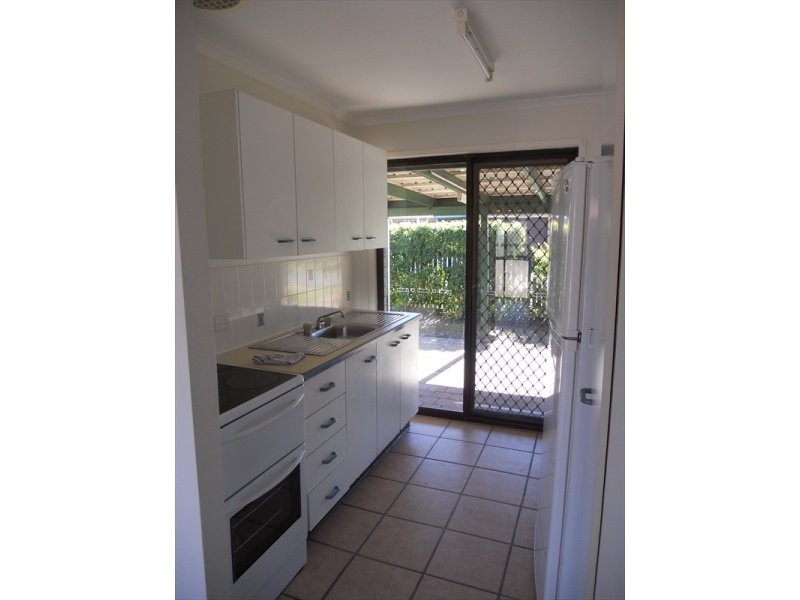 8 Longwood Street, Minyama QLD 4575