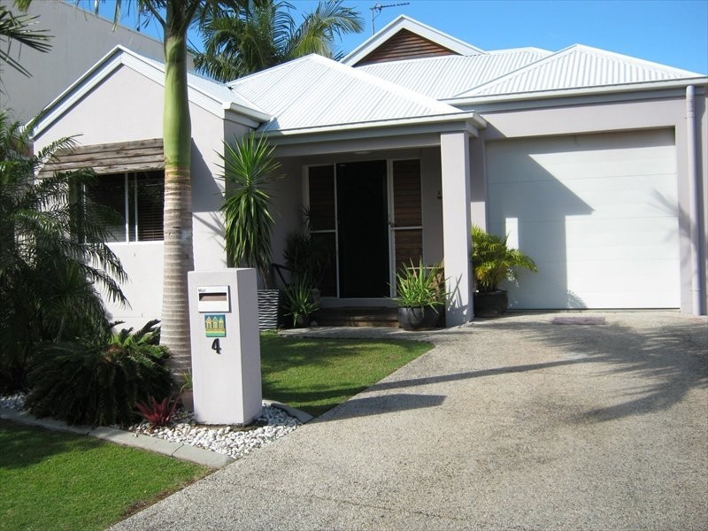 4 Corfu Court, Kawana Island QLD 4575