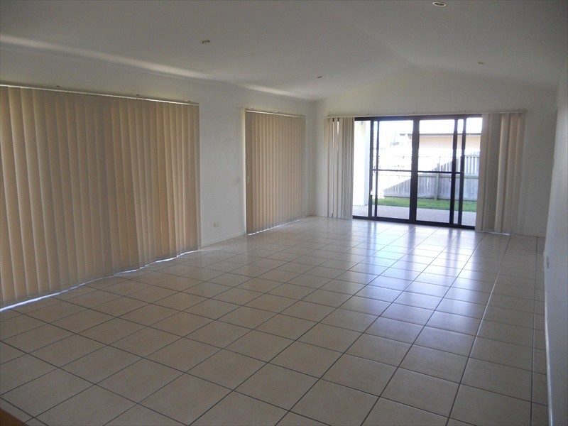 8 Lacebark Street, Meridan Plains QLD 4551