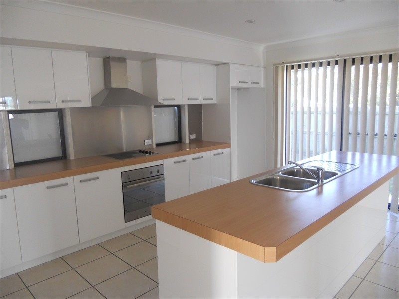 8 Lacebark Street, Meridan Plains QLD 4551