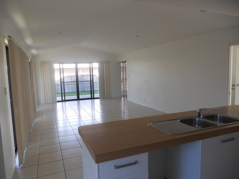 8 Lacebark Street, Meridan Plains QLD 4551