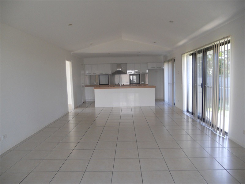 8 Lacebark Street, Meridan Plains QLD 4551
