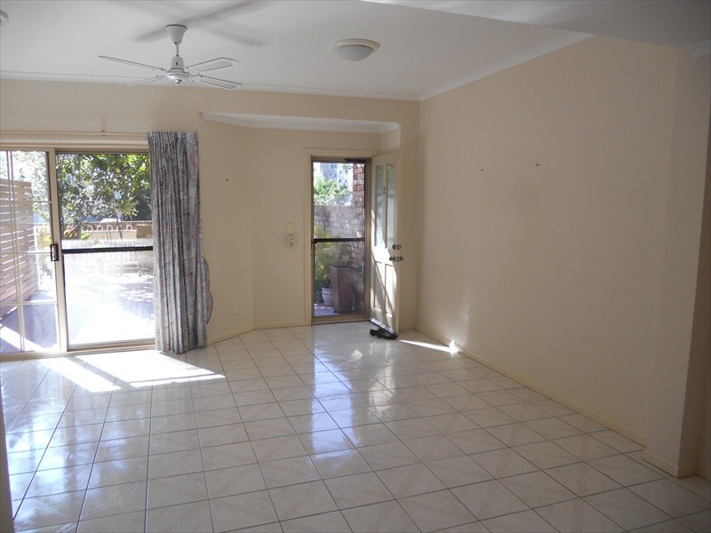 2/42 Fifth Avenue, Maroochydore QLD 4558