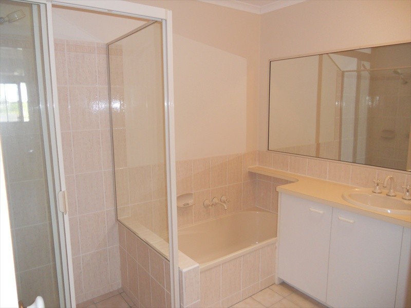 2/42 Fifth Avenue, Maroochydore QLD 4558