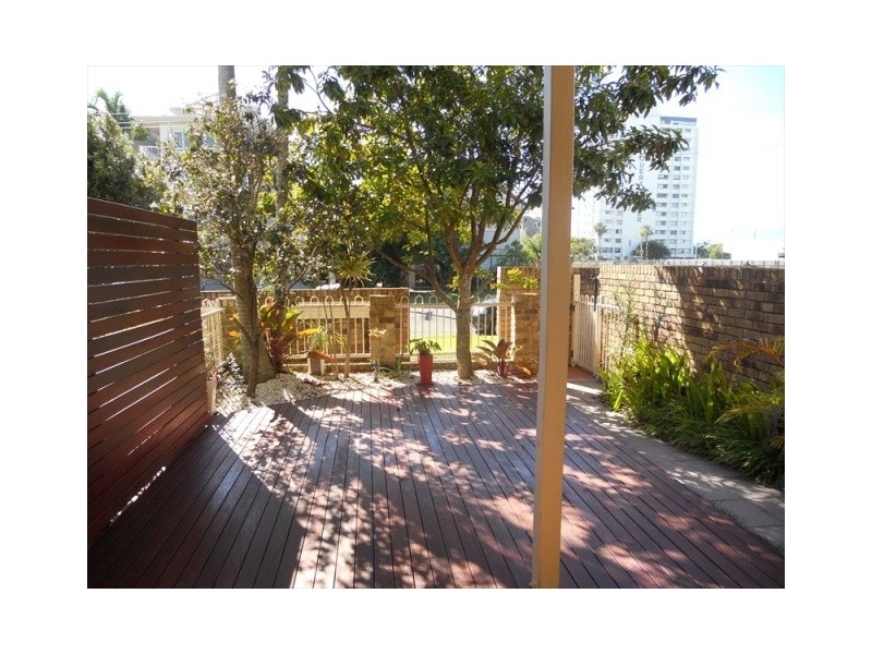 2/42 Fifth Avenue, Maroochydore QLD 4558