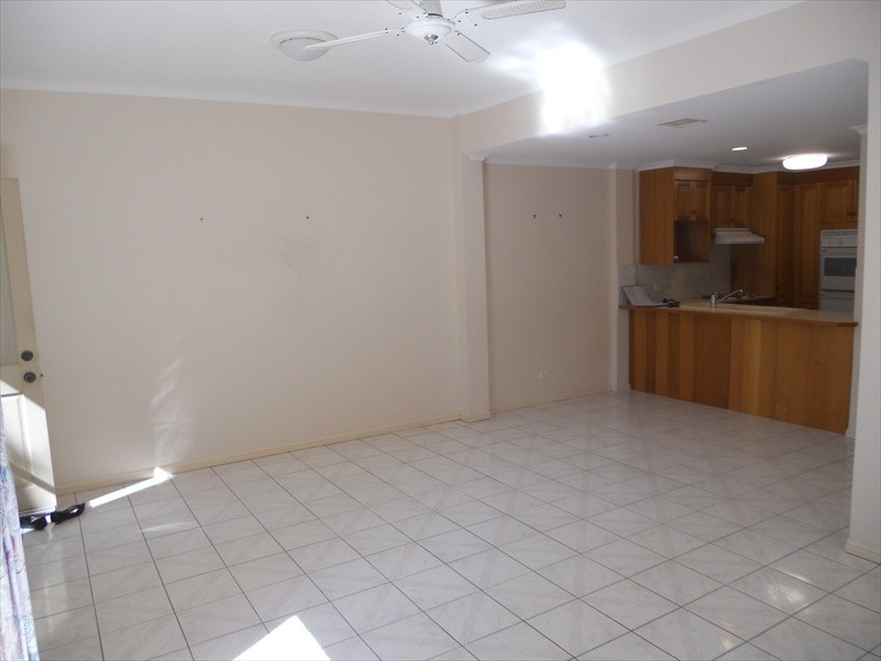 2/42 Fifth Avenue, Maroochydore QLD 4558