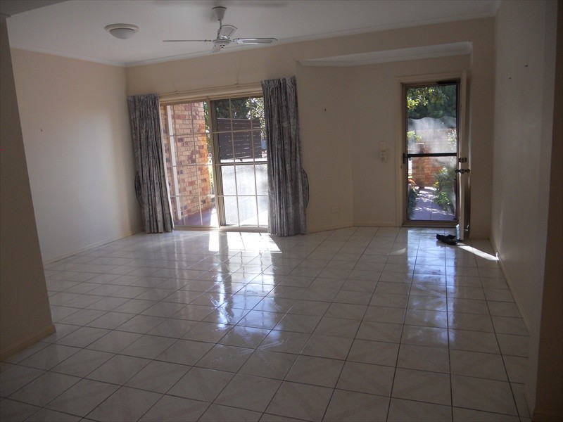 2/42 Fifth Avenue, Maroochydore QLD 4558