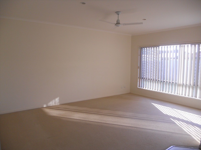 17 Irving Place, Sippy Downs QLD 4556
