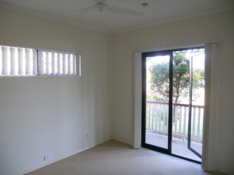 17 Irving Place, Sippy Downs QLD 4556
