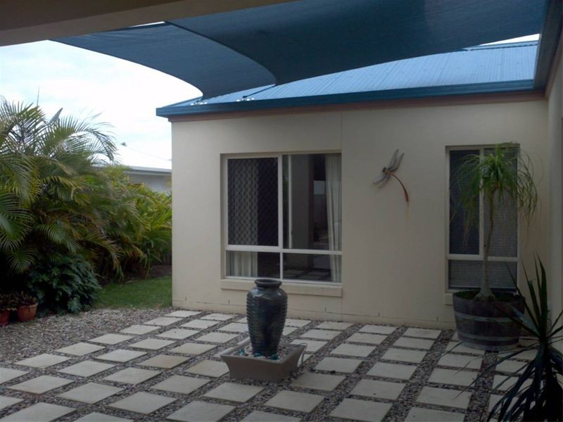 2 Sumatra Court, Kawana Island QLD 4575