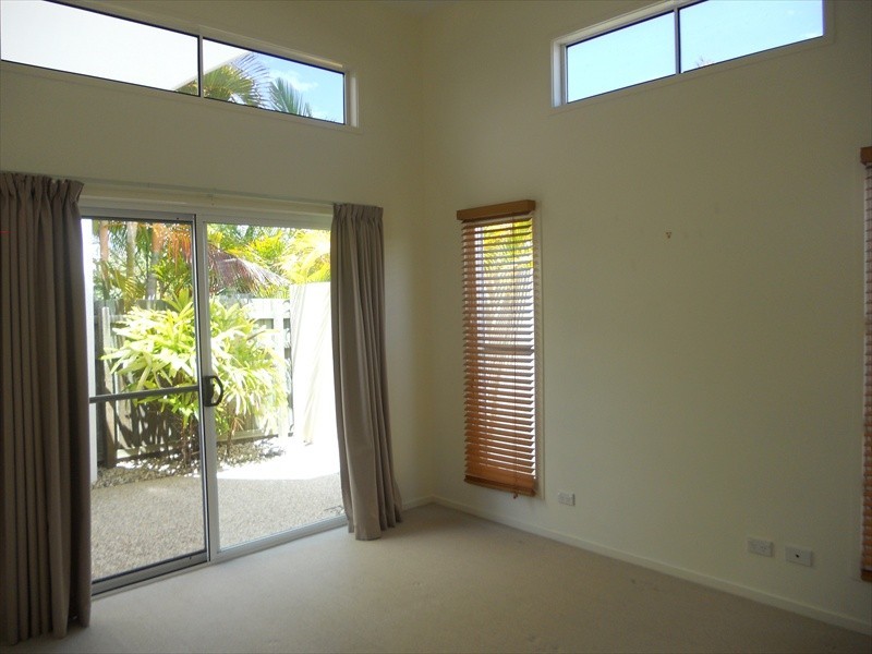 10 Mauritius Crescent, Kawana Island QLD 4575