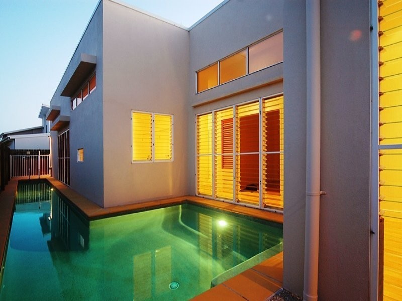 10 Mauritius Crescent, Kawana Island QLD 4575