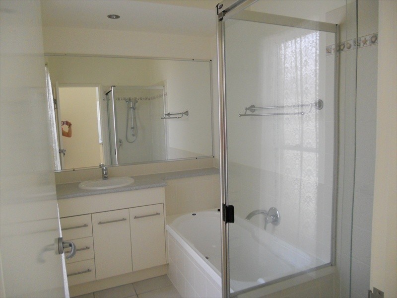 10 Mauritius Crescent, Kawana Island QLD 4575