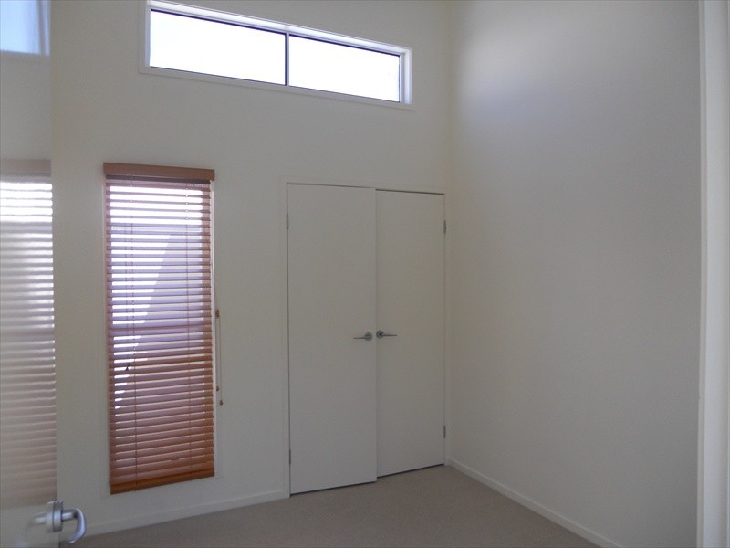 10 Mauritius Crescent, Kawana Island QLD 4575