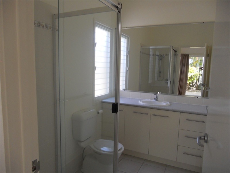 10 Mauritius Crescent, Kawana Island QLD 4575