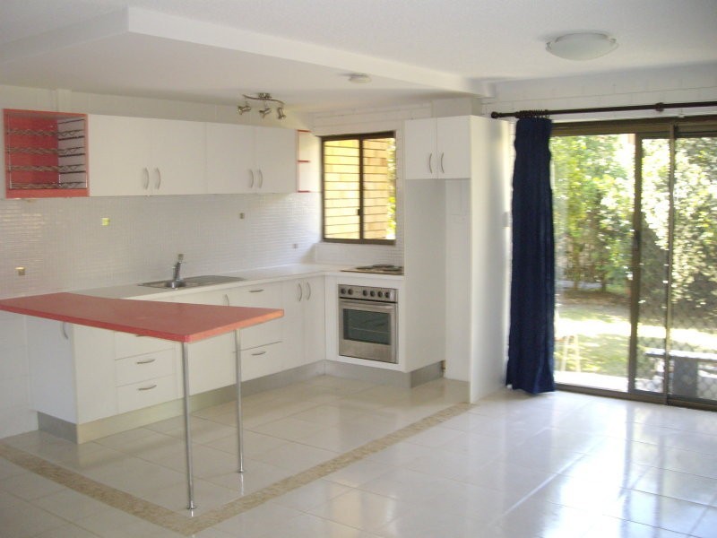 2/6 Barooga Crescent, Mooloolaba QLD 4557