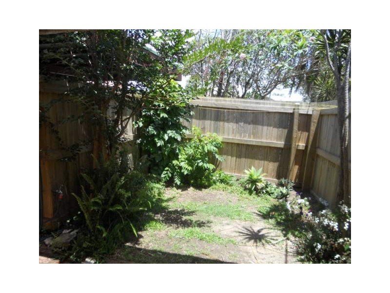 2/10 Goonawarra Drive, Mooloolaba QLD 4557