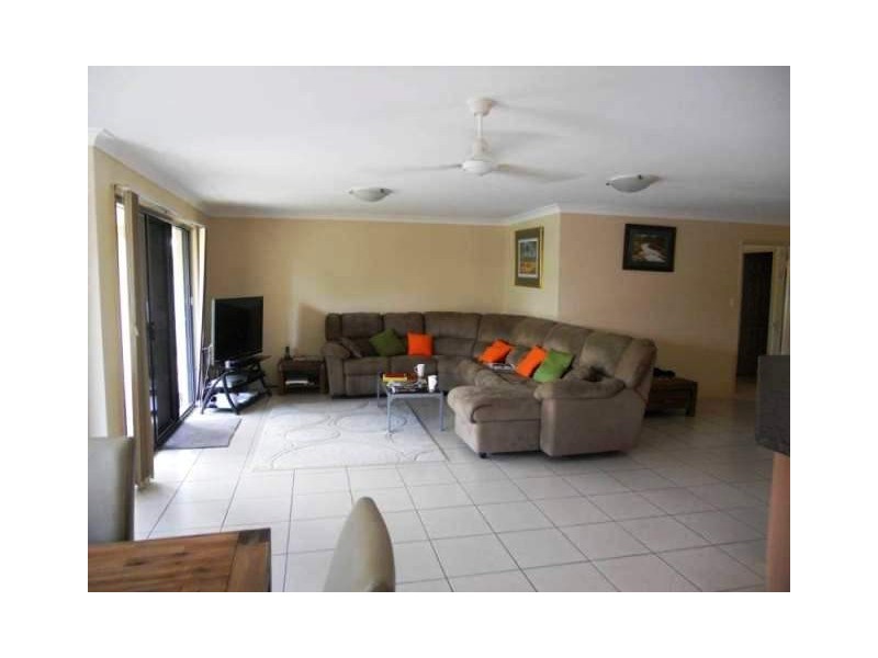 18 Maui Court, Kawana Island QLD 4575