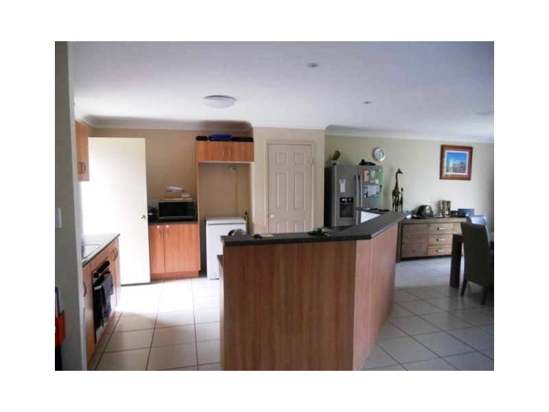 18 Maui Court, Kawana Island QLD 4575