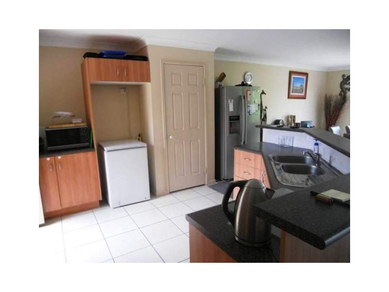 18 Maui Court, Kawana Island QLD 4575