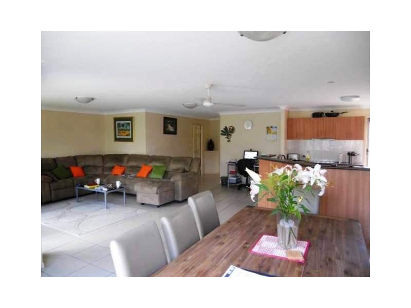 18 Maui Court, Kawana Island QLD 4575