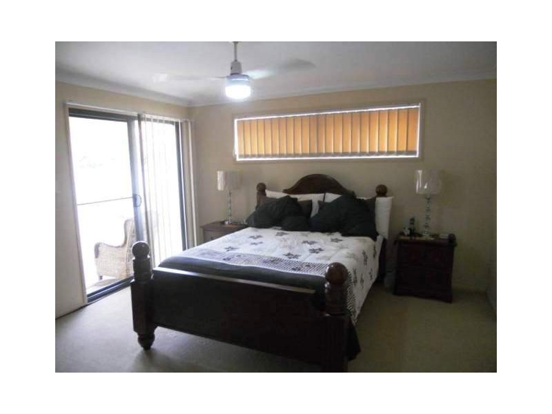 18 Maui Court, Kawana Island QLD 4575