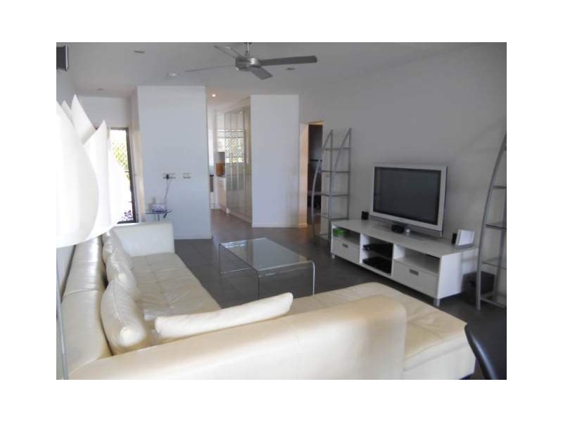 11/4 Juan Street, Alexandra Headland QLD 4572