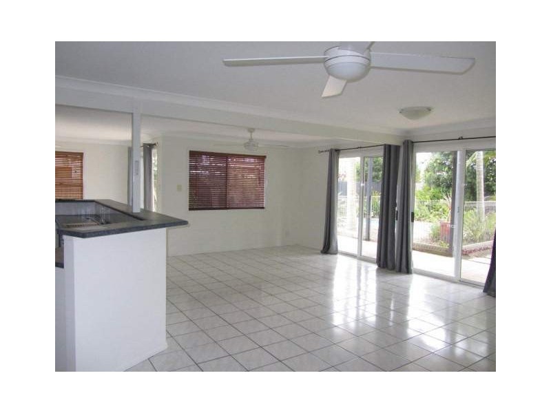 17 Point Cartwright Drive, Buddina QLD 4575