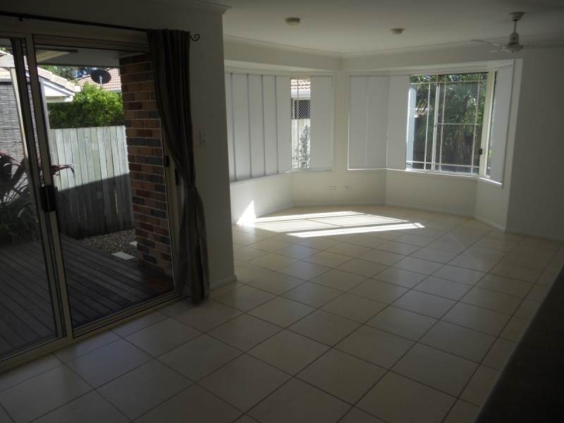 2/84 Parkway Drive, Mooloolaba QLD 4557