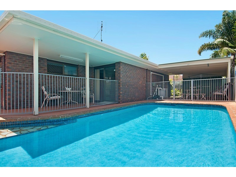 6 Murrindi Street, Minyama QLD 4575