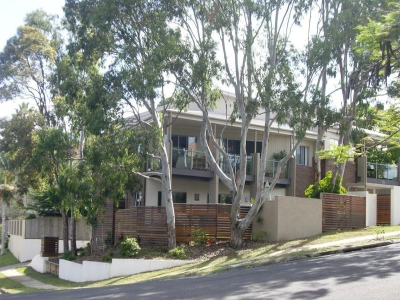 2/2 Kalinda Avenue, Mooloolaba QLD 4557