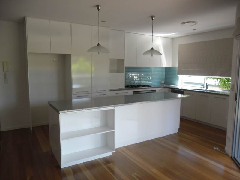 2/2 Kalinda Avenue, Mooloolaba QLD 4557