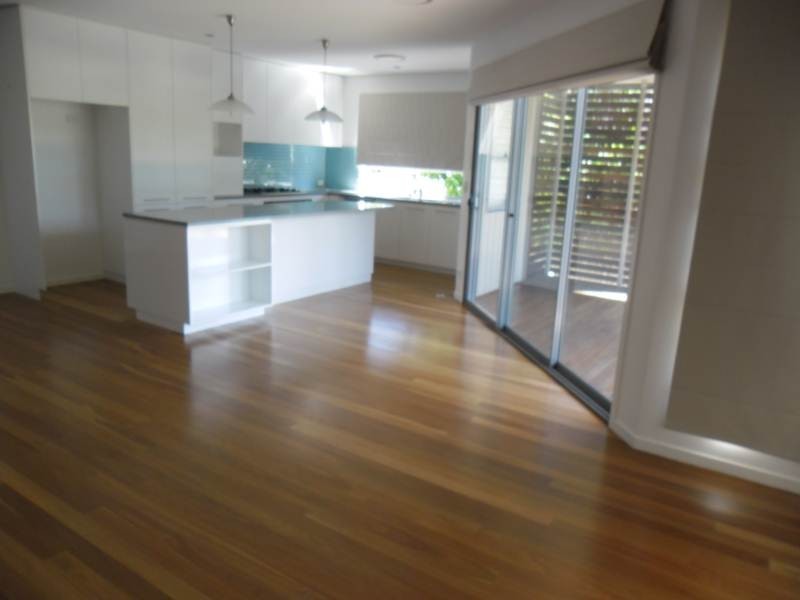 2/2 Kalinda Avenue, Mooloolaba QLD 4557