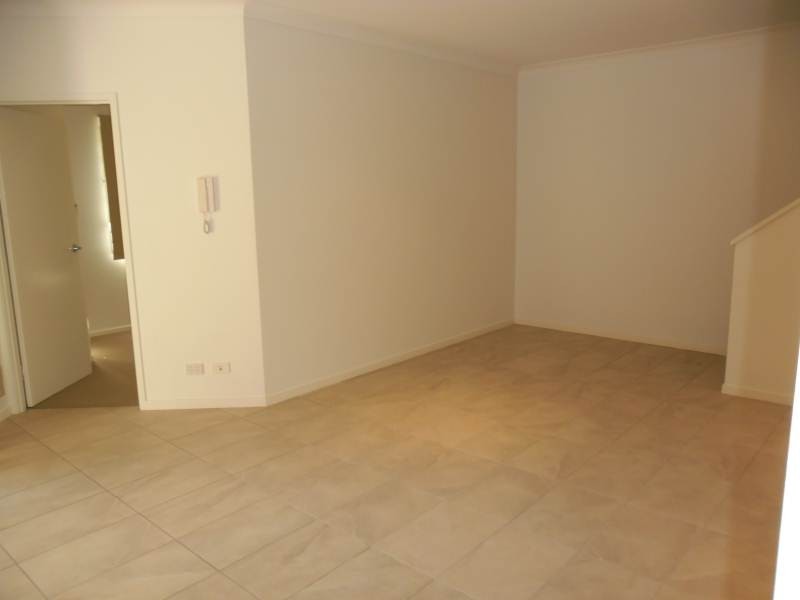 2/2 Kalinda Avenue, Mooloolaba QLD 4557