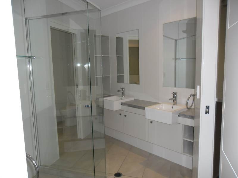 2/2 Kalinda Avenue, Mooloolaba QLD 4557