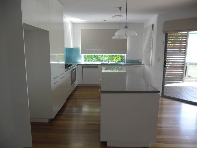 2/2 Kalinda Avenue, Mooloolaba QLD 4557