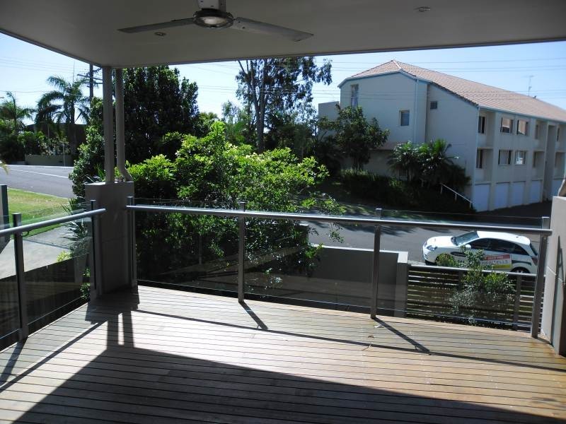 2/2 Kalinda Avenue, Mooloolaba QLD 4557