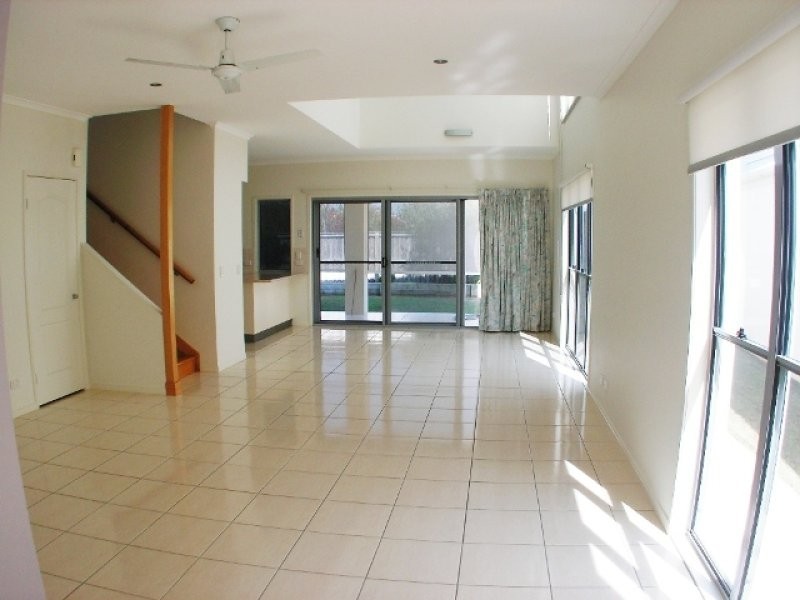 10 Zante Lane, Kawana Island QLD 4575