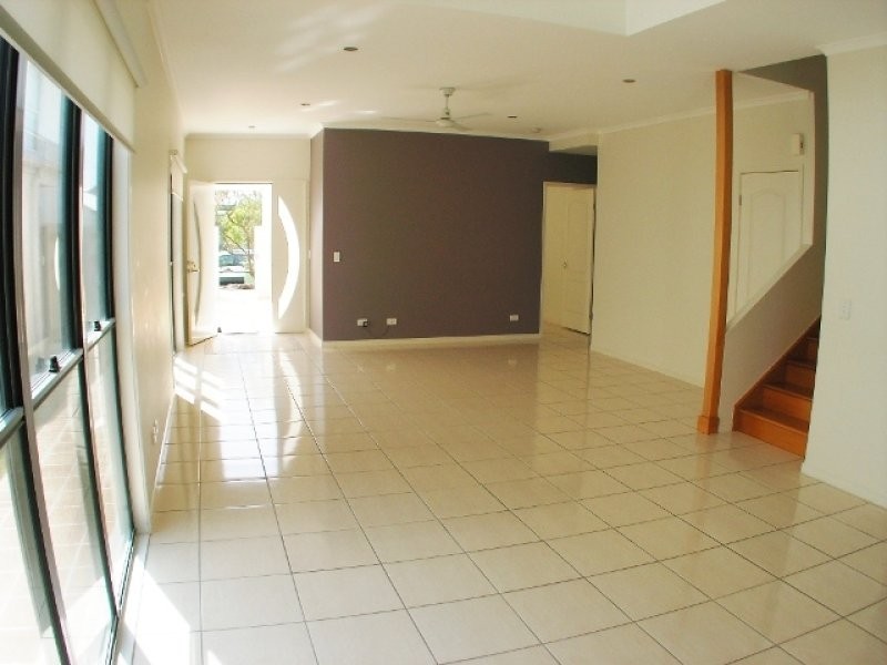 10 Zante Lane, Kawana Island QLD 4575