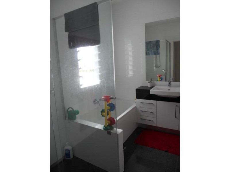 20 Mari Street, Alexandra Headland QLD 4572