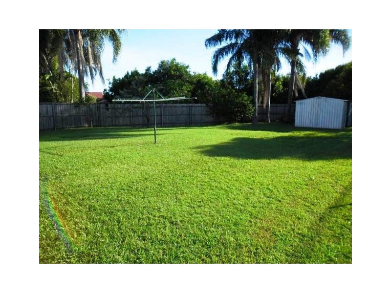 104 Nicklin Way, Warana QLD 4575