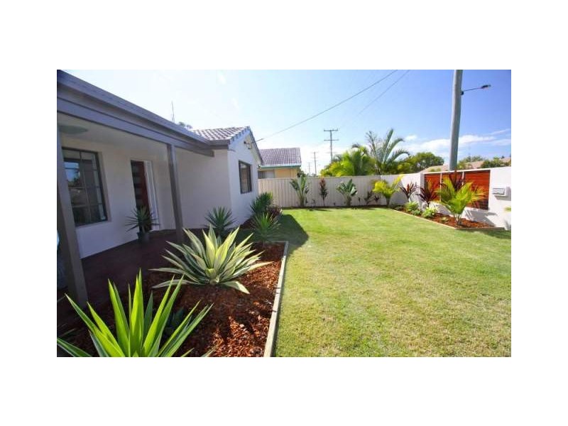 140 Goonawarra Drive, Mooloolaba QLD 4557